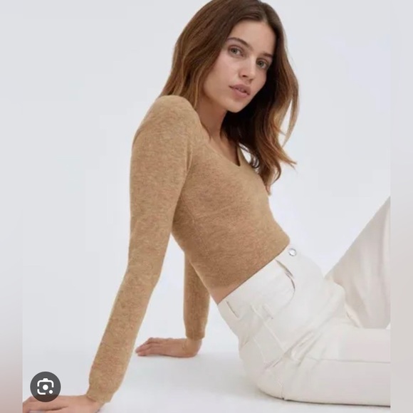 ARITZIA SWEATER - Picture 5 of 11